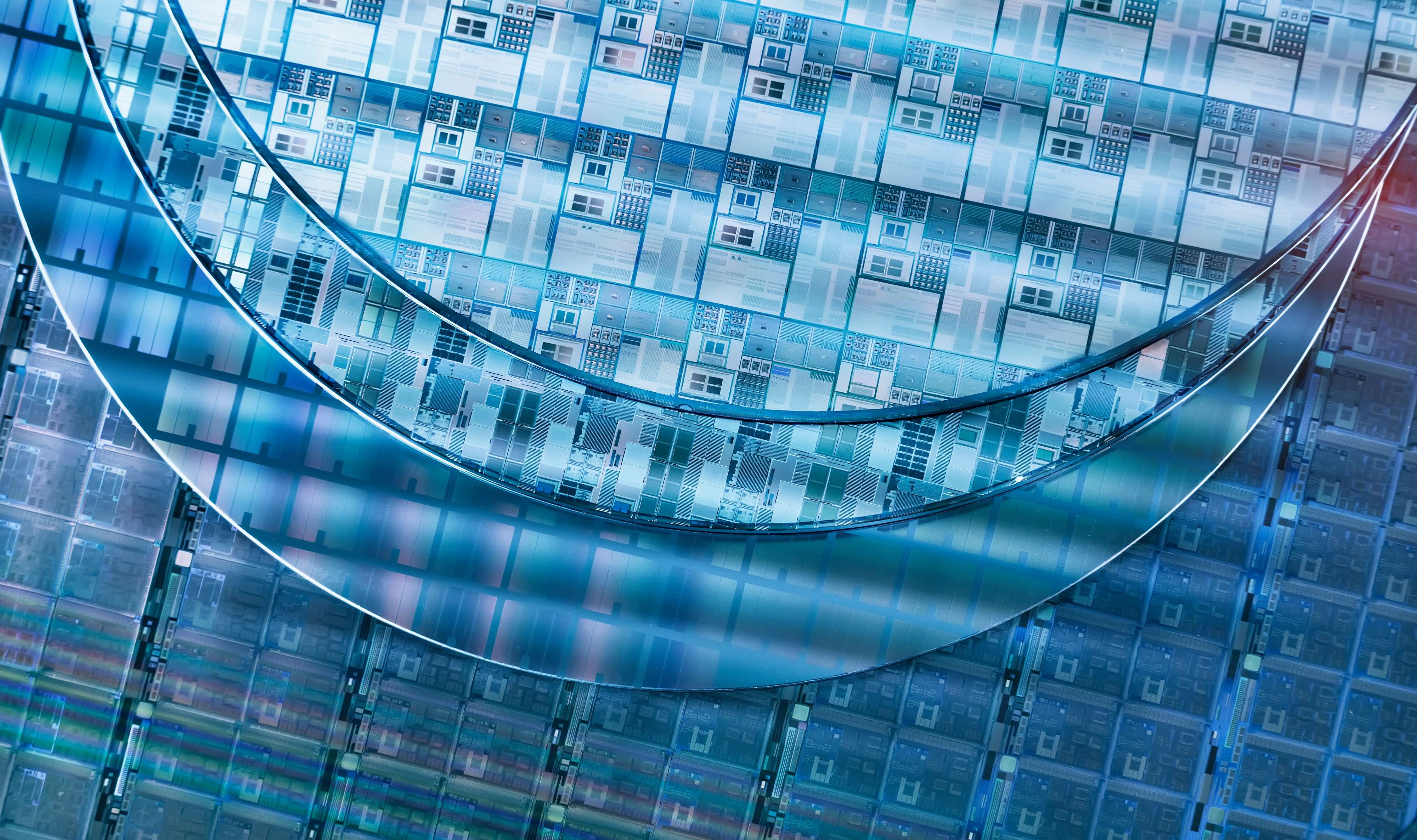 Silicon wafers and microcircuits of semiconductor material, used in electronics for the fabrication of integrated circuits.