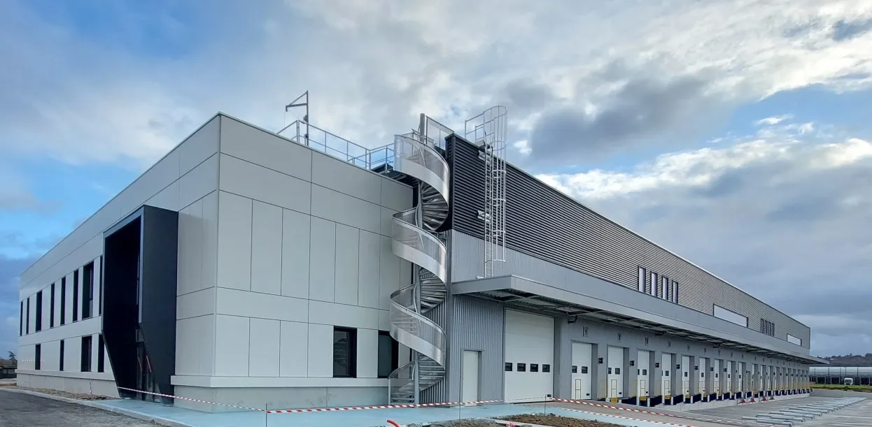 Location showing with a beautiful blue sky and perfect distribution centre