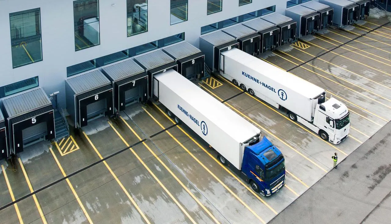 Camions avec le logo Kuehne+Nagel