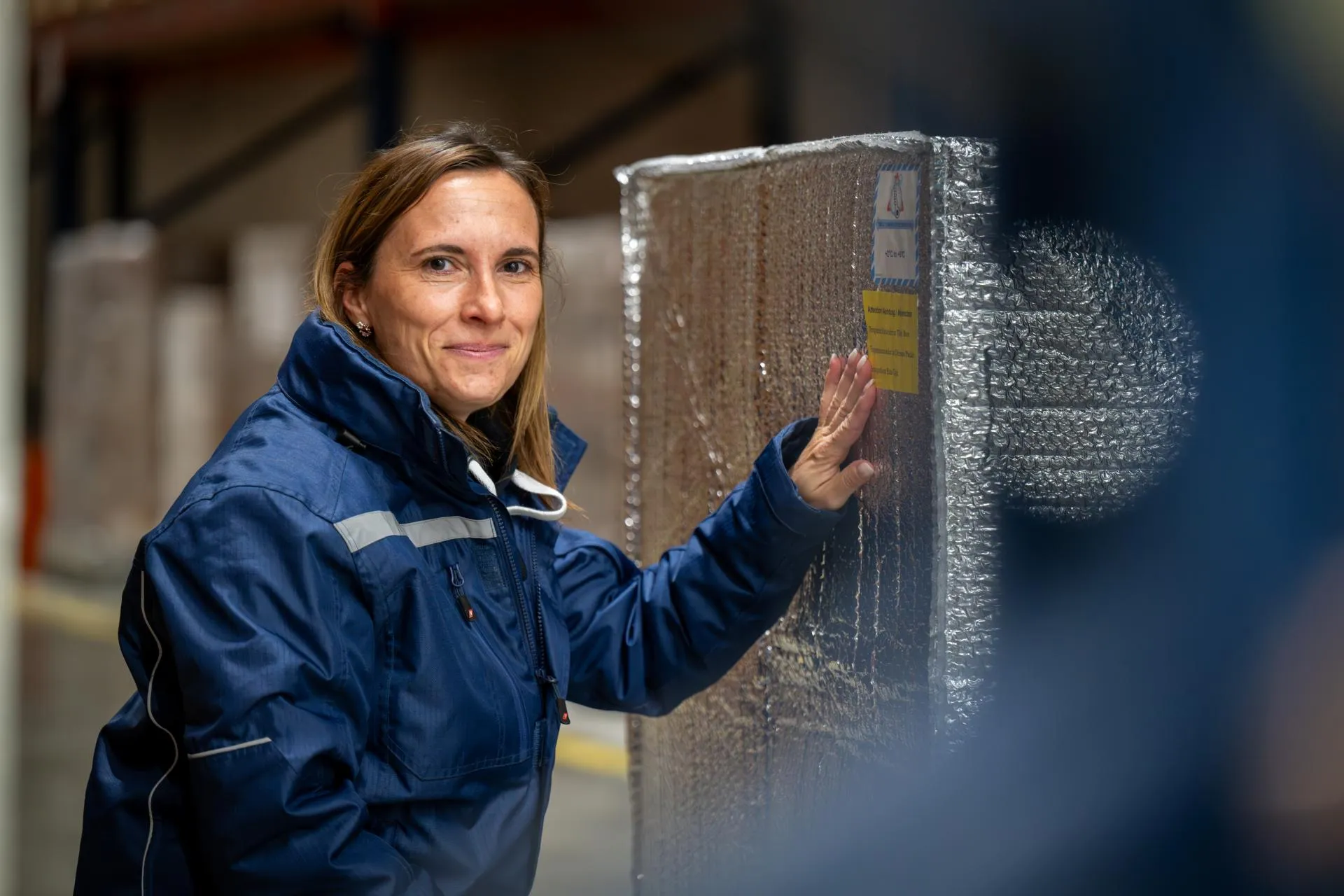 Violeta Utješanović is attaching a sticker to the thermal protective blanket to safeguard the medication