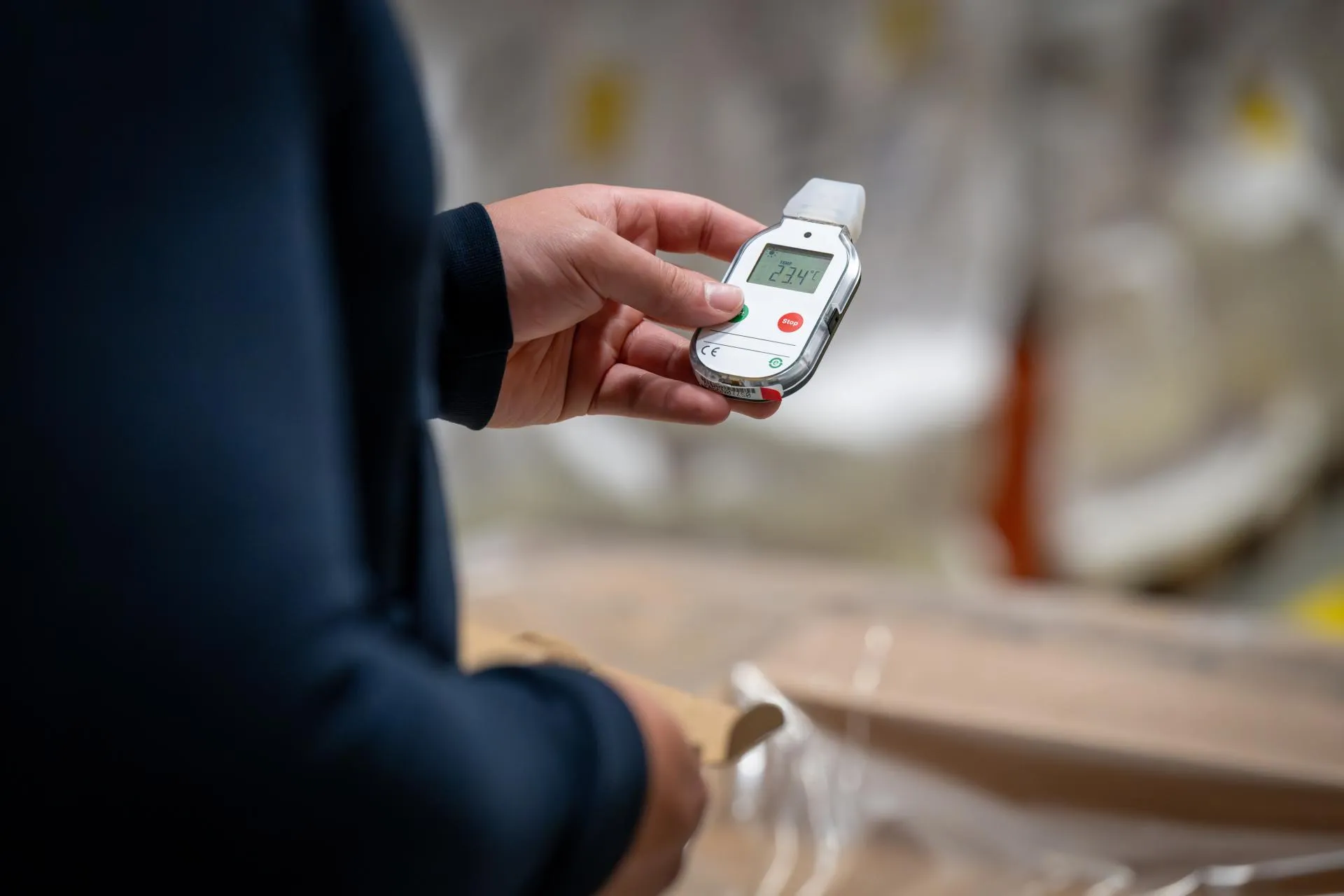 Temperature_check_in_the_cold_storage_room_4208