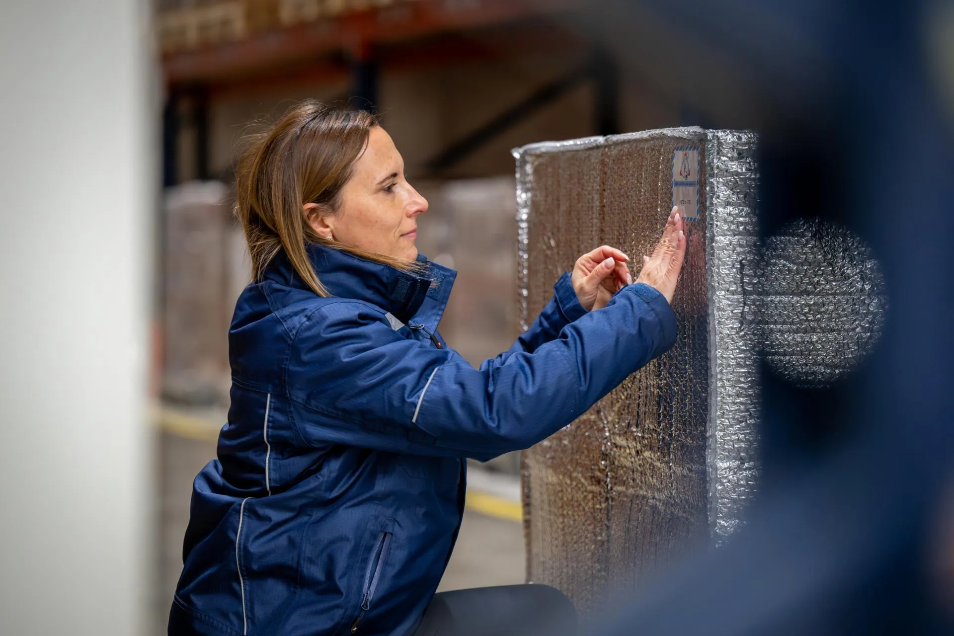 Violeta_Utje-anovi-_is_attaching_a_sticker_to_the_thermal_protective_blanket_to_safeguard_the_medication_4964
