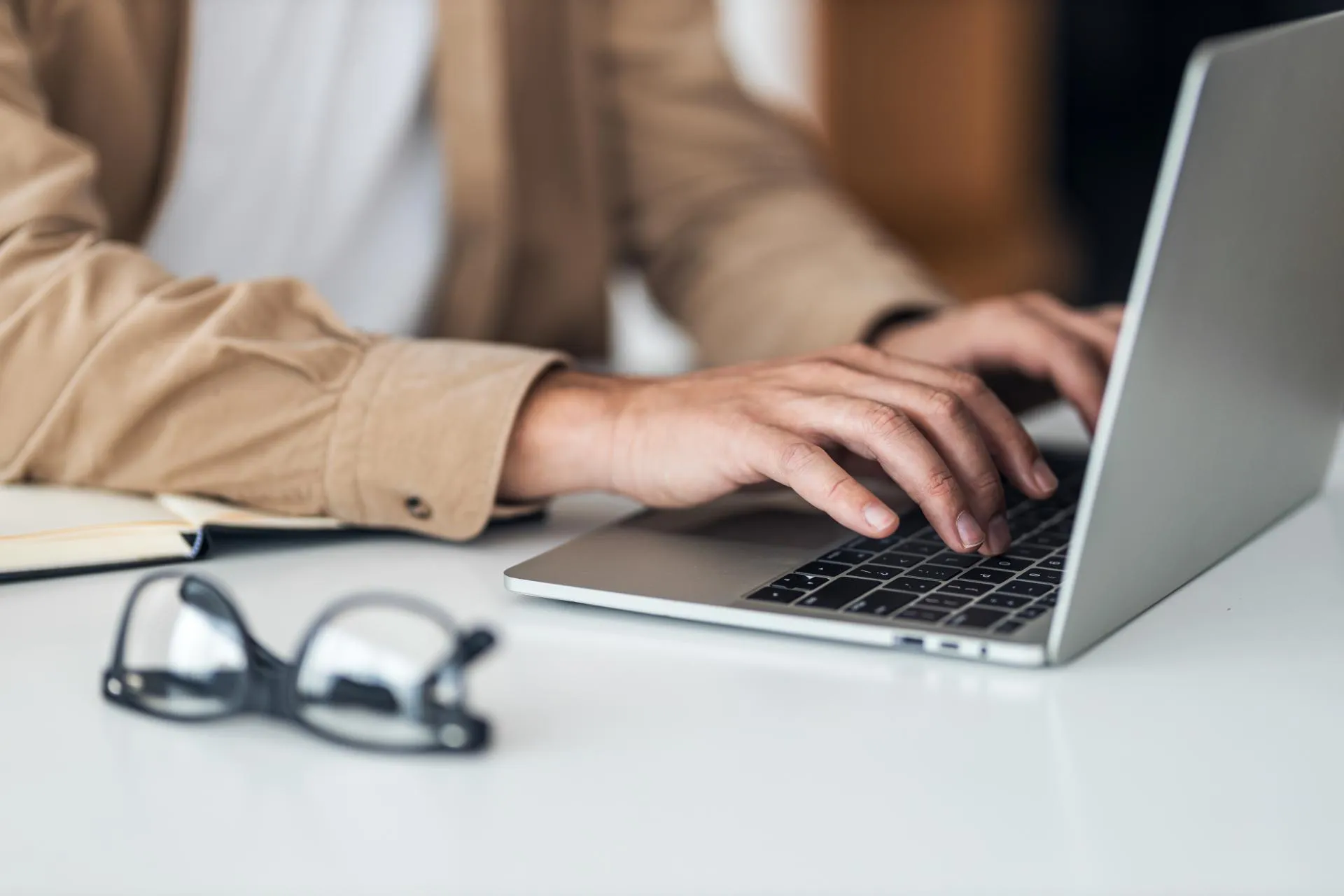 Women typing on her laptop
