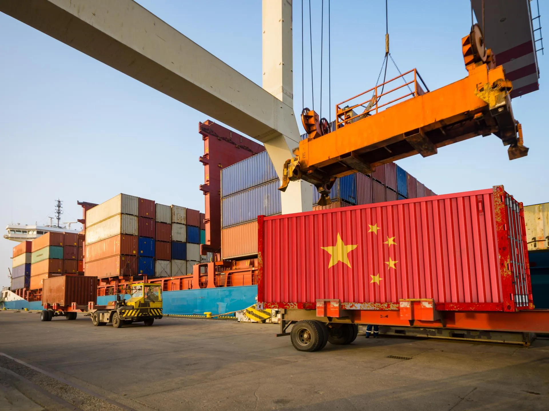 Chinese container with the flag