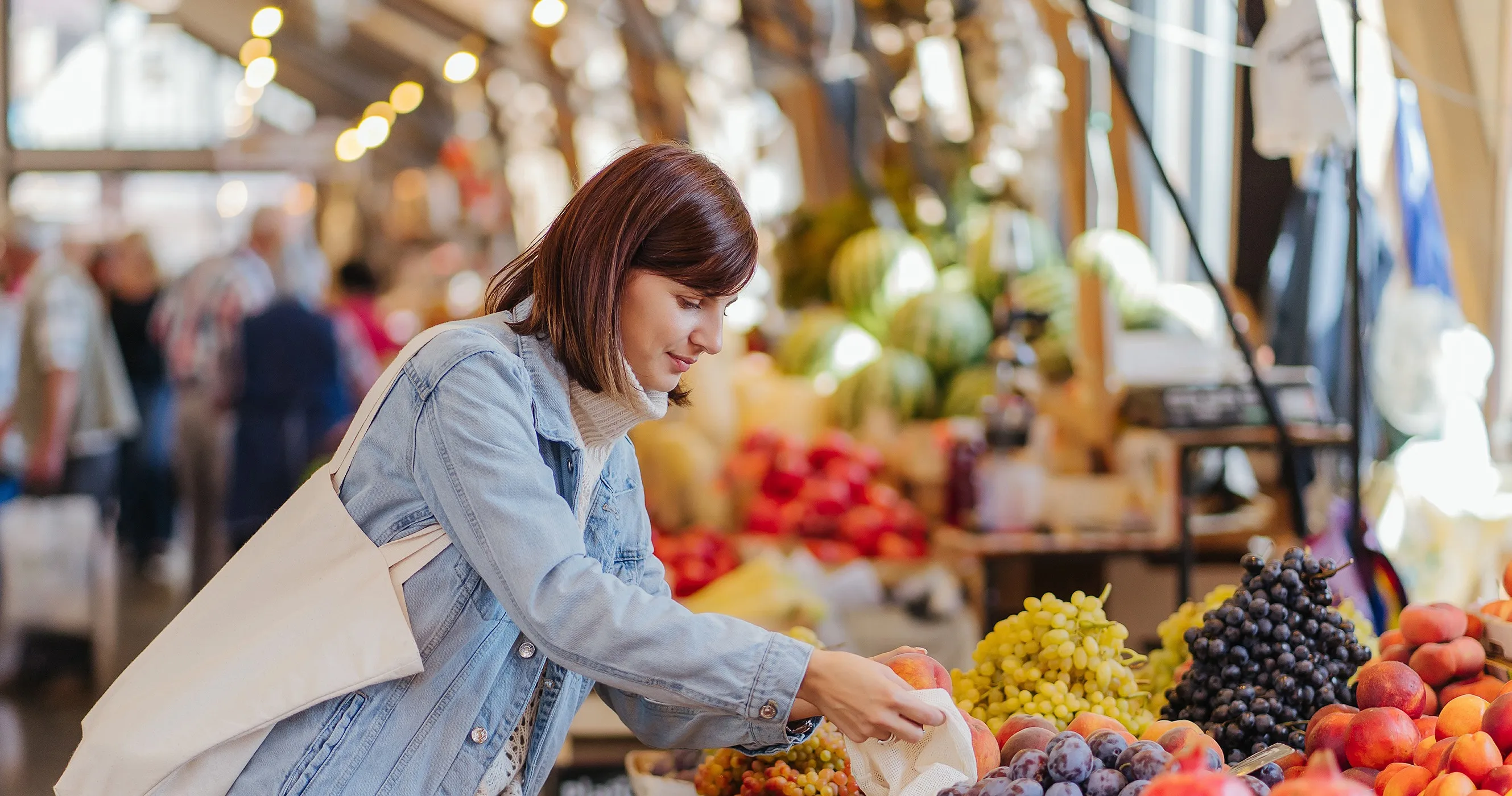 shipping in reefer containers, lady at the market choosing fruits