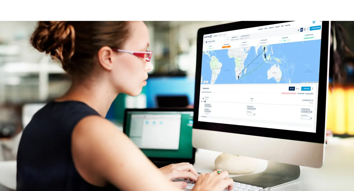 A customer is using myKN on her computer.