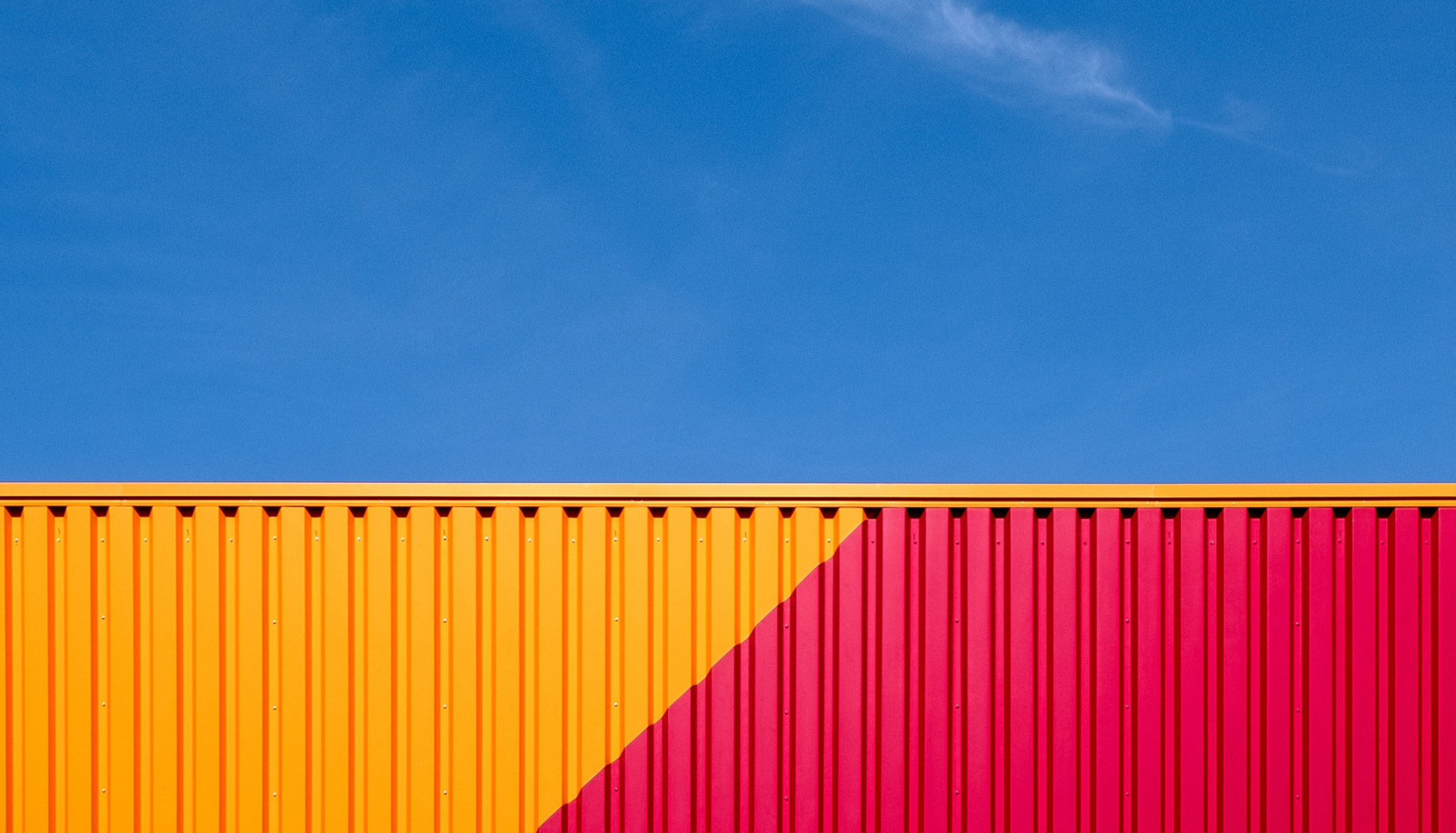 Two-colour container yellow and red