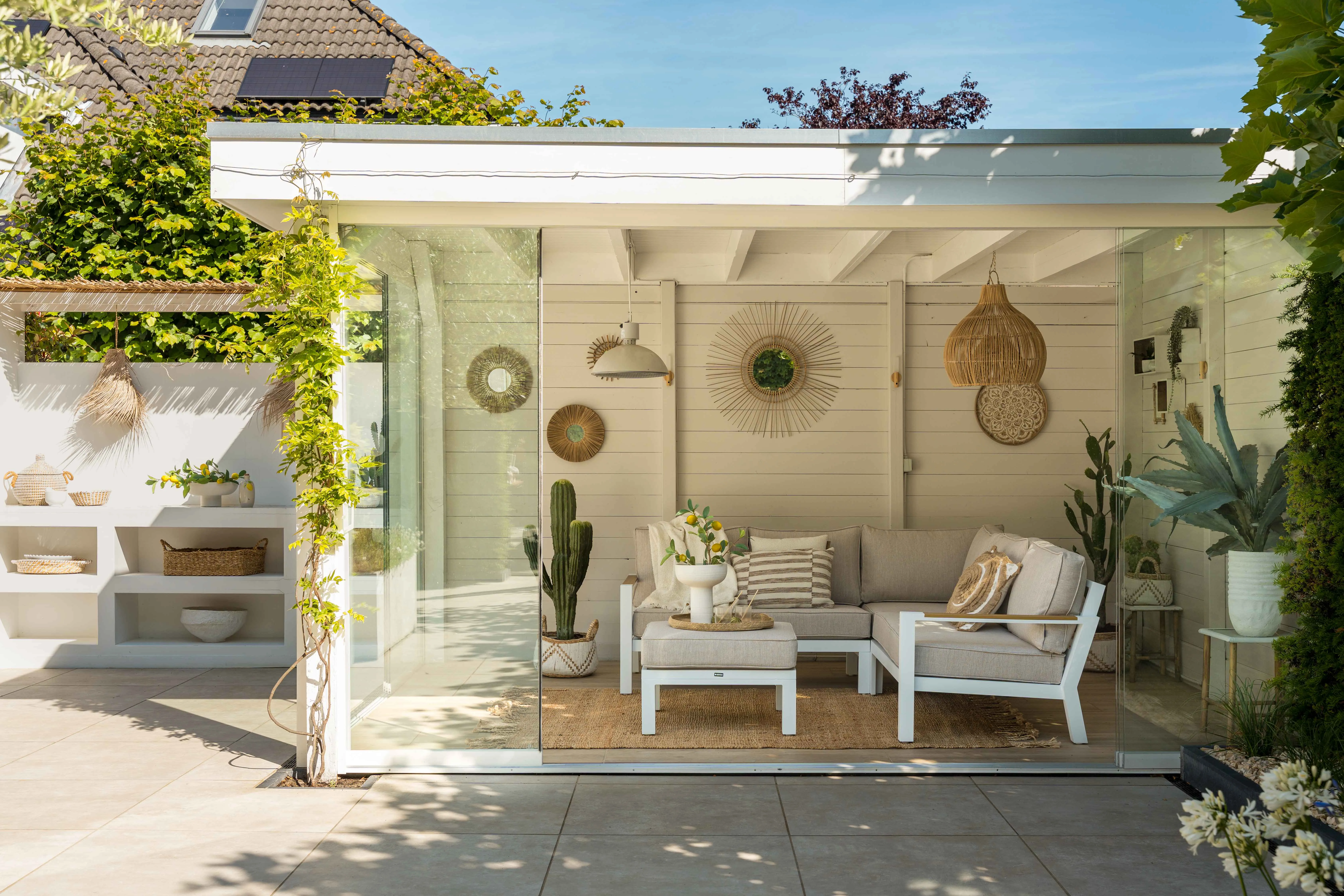 White and beige garden furniture on a terrace by Tuinmeubelshop