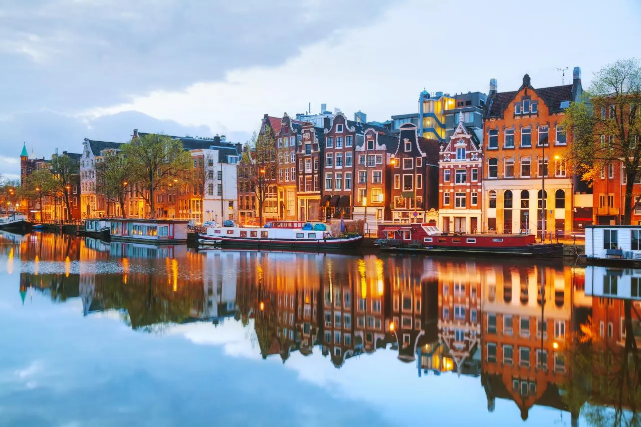 Night city view of Amsterdam, Netherlands  (1)